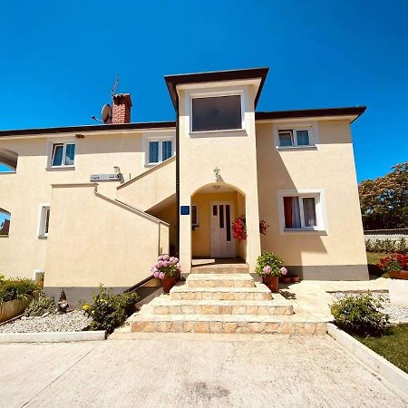 Apartman Luna Sveti Lovreč Pazenatički Eksteriør billede