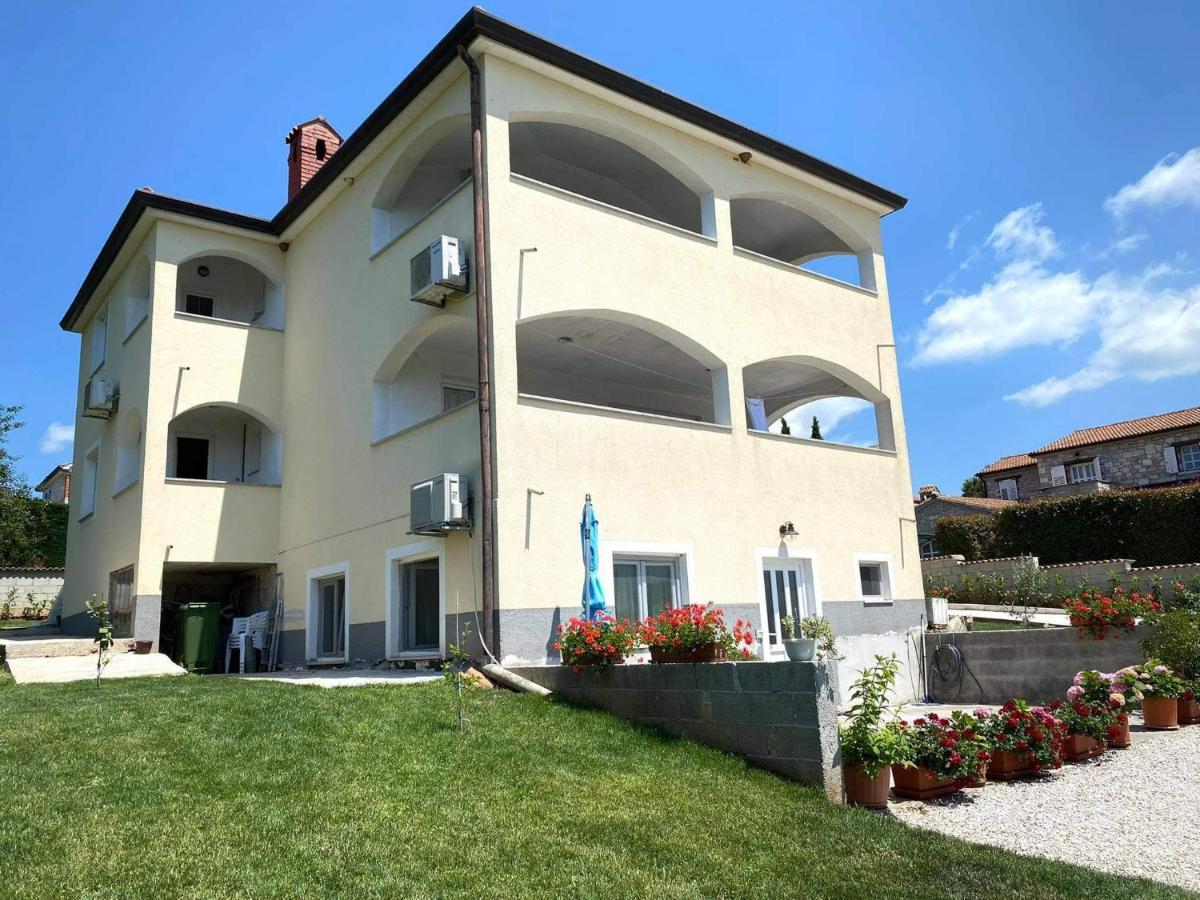 Apartman Luna Sveti Lovreč Pazenatički Eksteriør billede