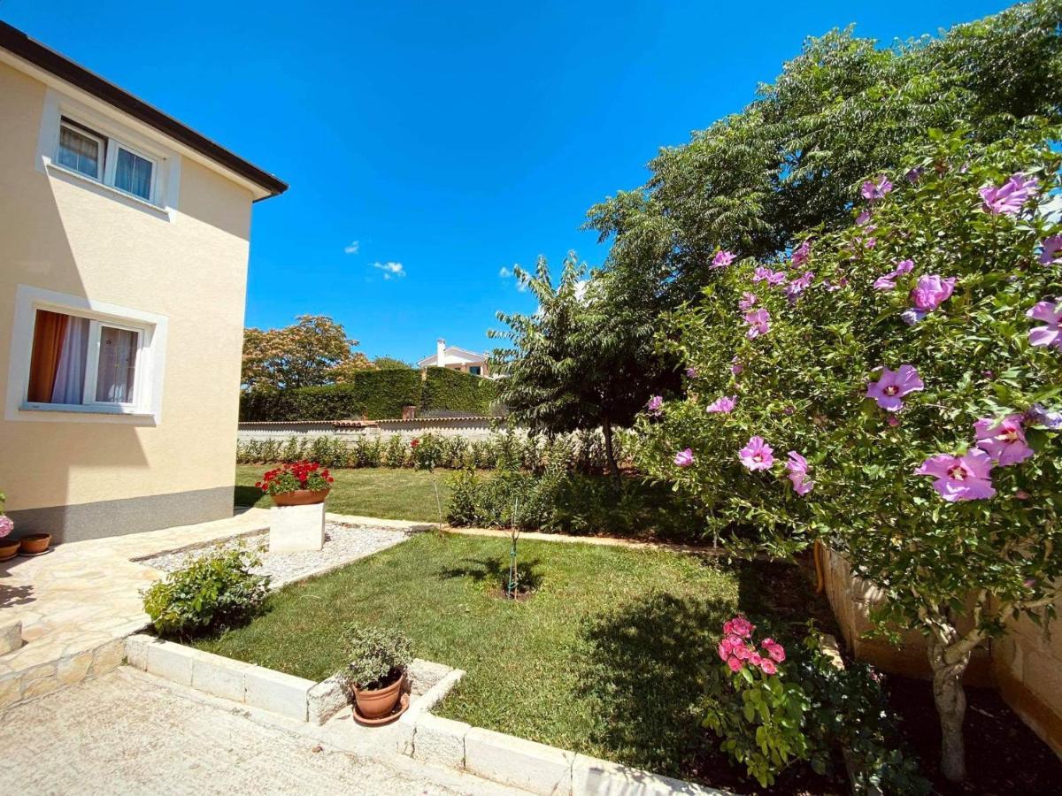 Apartman Luna Sveti Lovreč Pazenatički Eksteriør billede