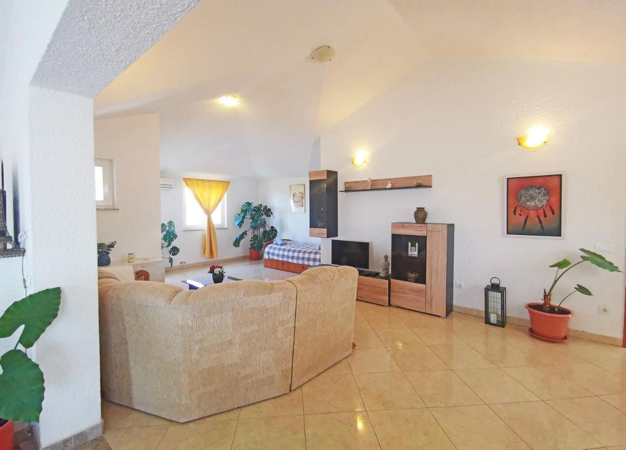 Apartman Luna Sveti Lovreč Pazenatički Eksteriør billede