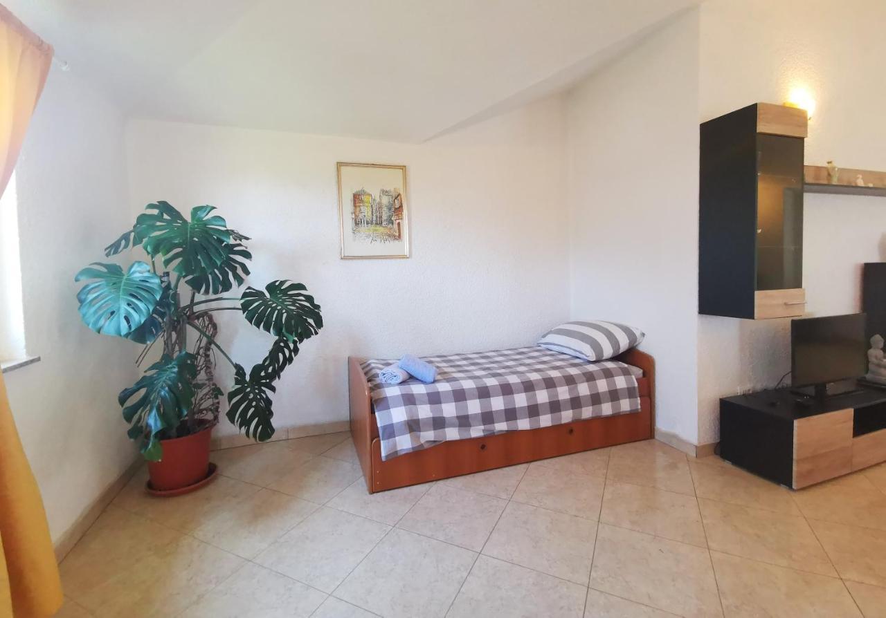 Apartman Luna Sveti Lovreč Pazenatički Eksteriør billede
